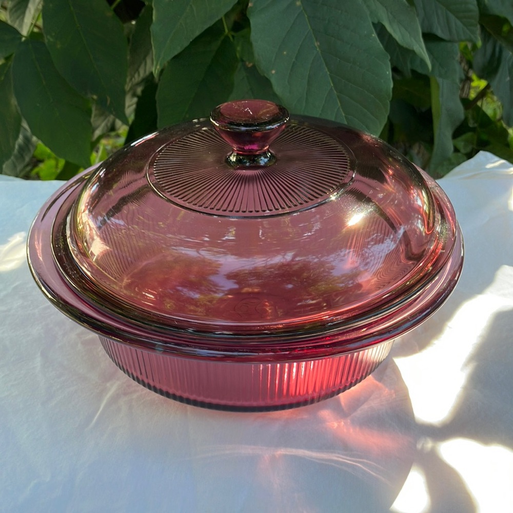 Visions Corning Ribbed 24 Ounces Cranberry Bowl & Lid # V-30-B